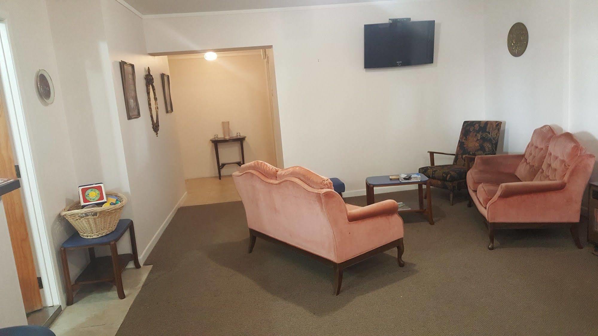 Masonic Hotel Waitara Exterior foto